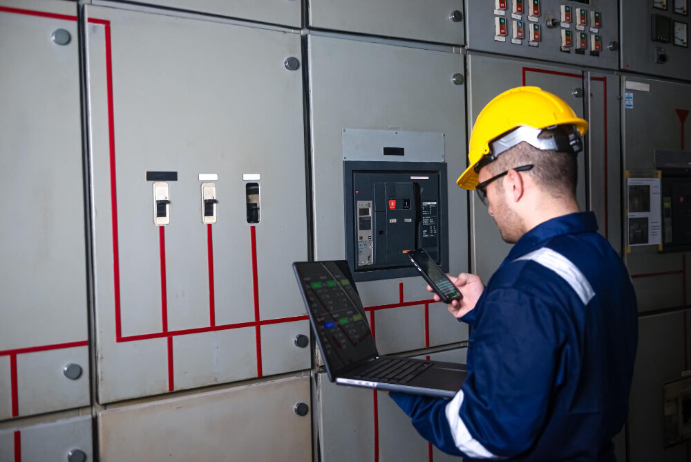 בדיקה תרמוגרפית ללוחות חשמל במפעלים ובמבני תעשייה